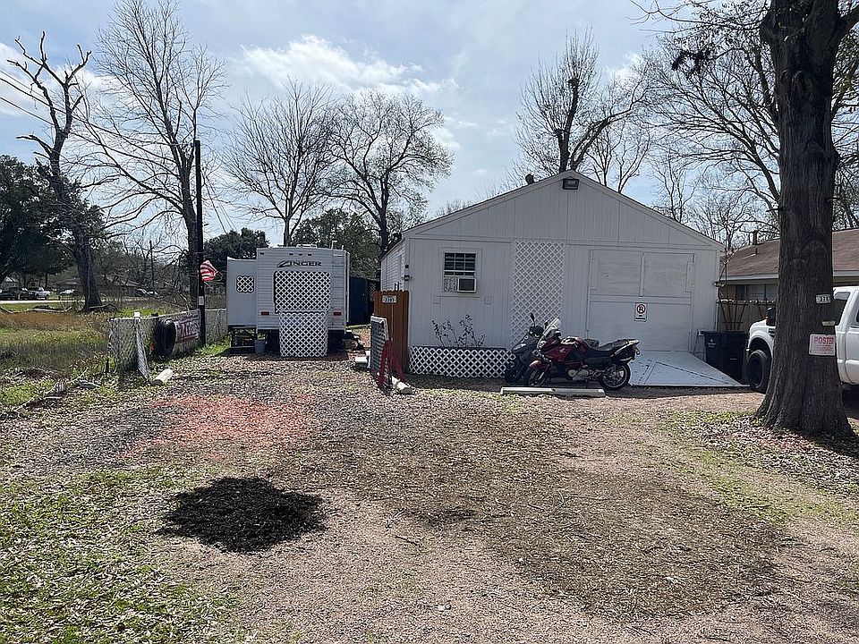1st image of 3707 1st St