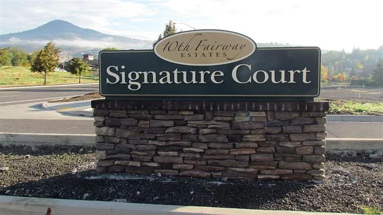 3008 Signature Ct photo 1