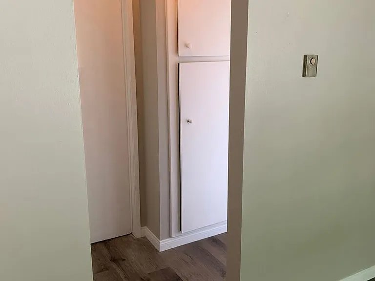 Spacious 1 Bedroom 1 Bath Upstairs Apartment — Photo 13