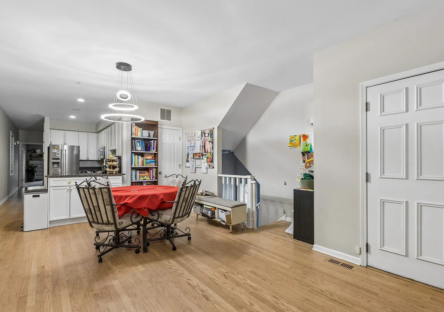 4 bed, 2800 sqft, $6,000 — Photo 3