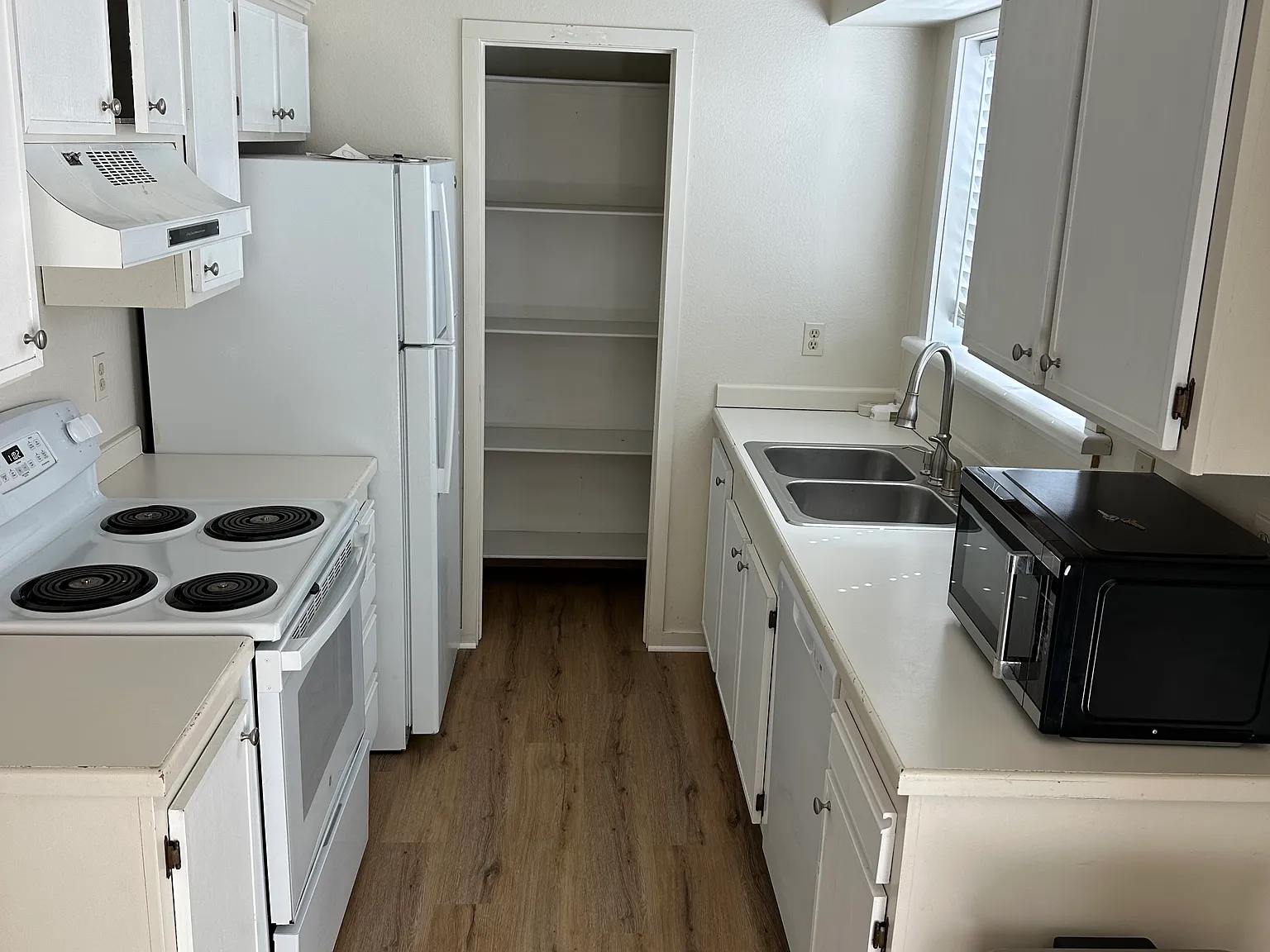 2 bed, 2.5 bath, 1500 sqft, $2,300 — Photo 4
