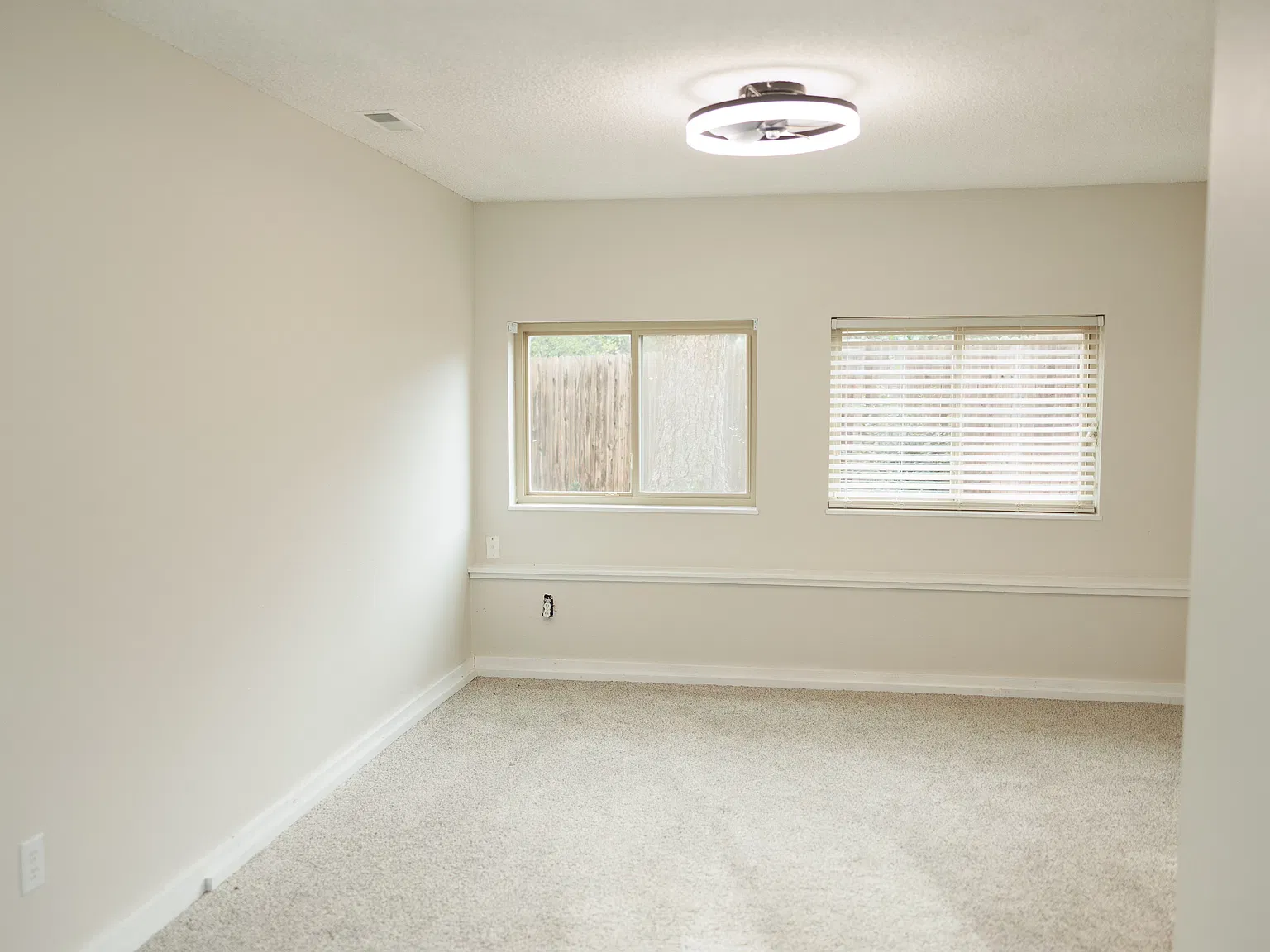 2 bed, 1100 sqft, $1,300 — Photo 2
