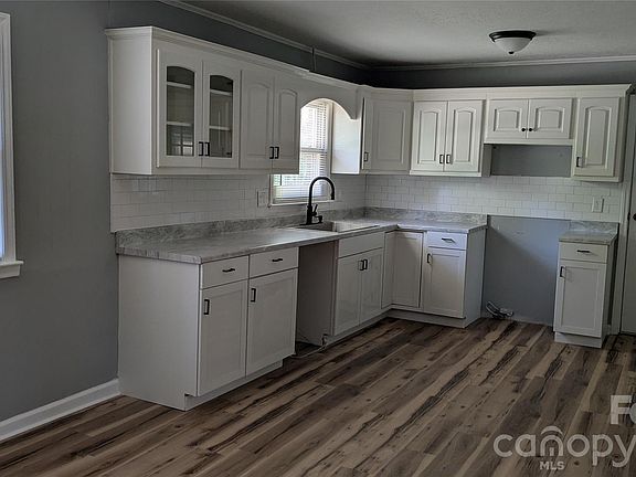 4th image of 424 Kildare Dr