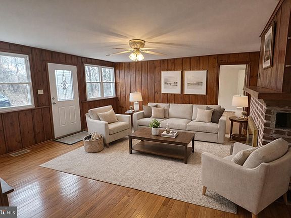 5th image of 1334 Waterbury Rd
