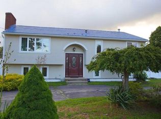 41 Glen Meadows Ct, Warwick, RI 02889
