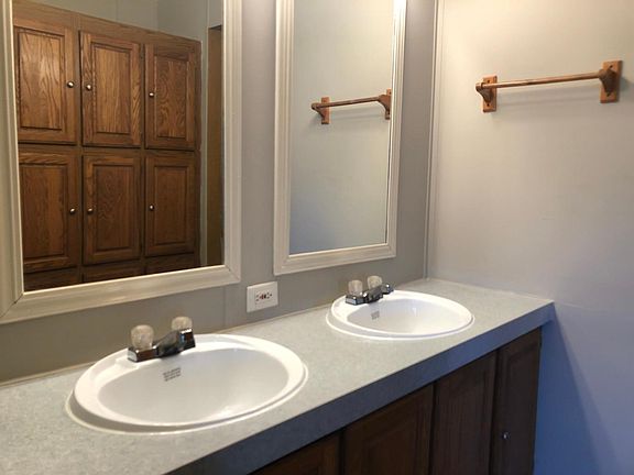 4th image of 59266 Lewis Ln