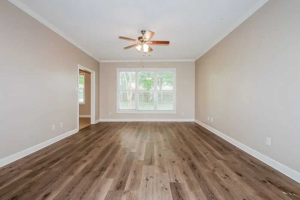 5 bed, 2.0 bath, 3042 sqft, $2,405 — Photo 4