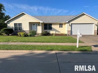 1335 W 52nd Street Ct, Davenport, IA