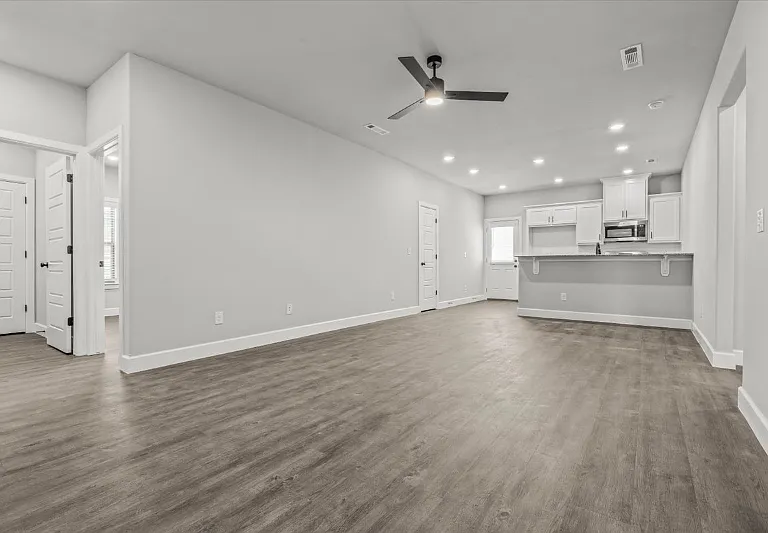 1050 Sunshine Ct — Photo 4