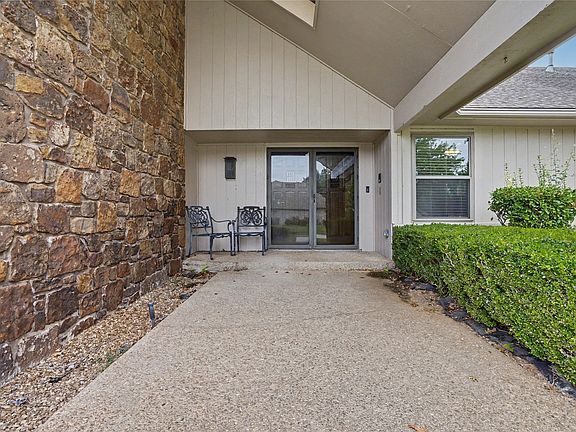3rd image of 8401 Fairway Pl