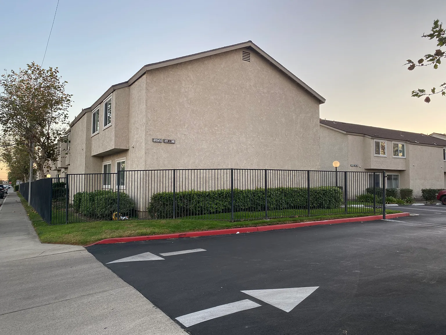 2 bed, 881 sqft, $2,450 — Photo 1