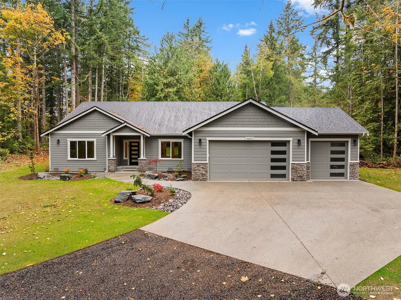 5635 SE Aloha Lane photo 1
