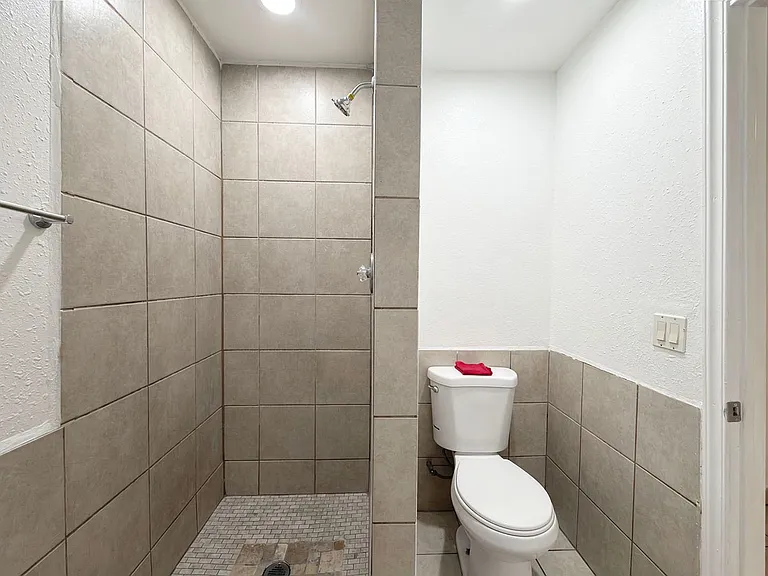 2657 E Monroe St — Photo 10