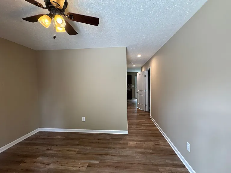 517 Weaver St #1 — Photo 5
