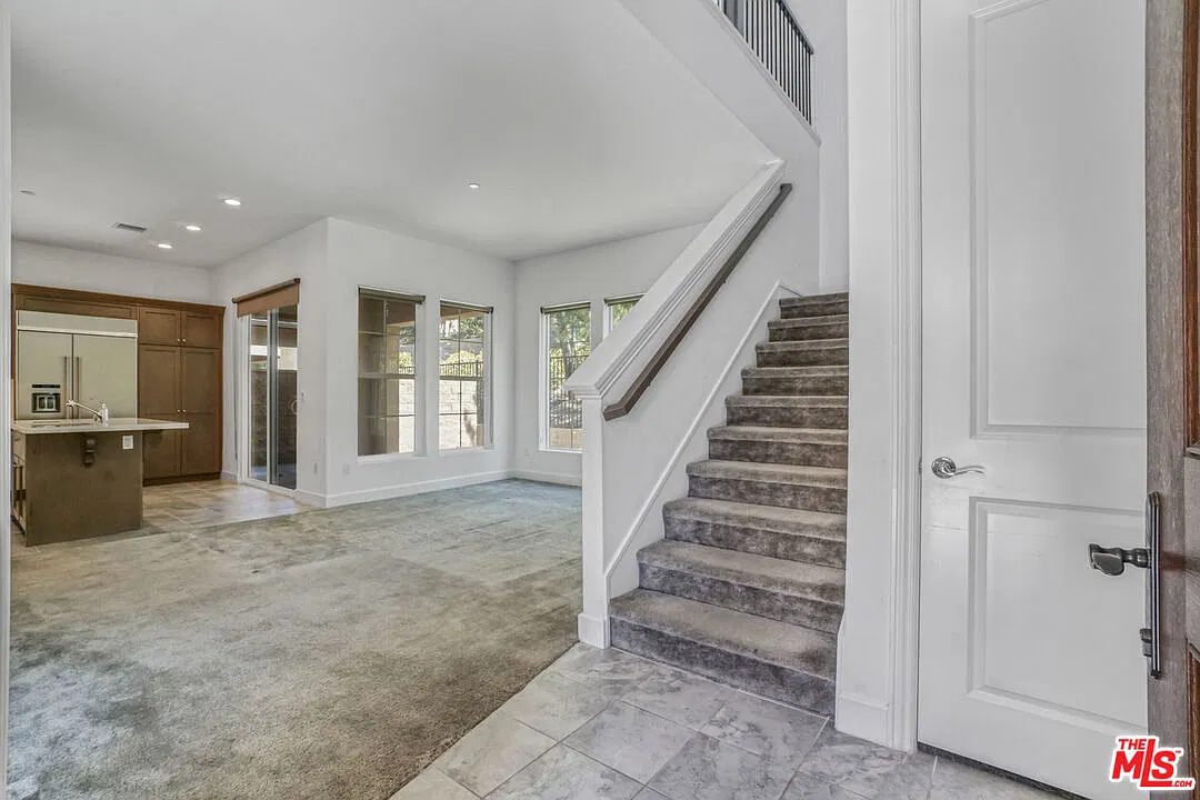 4 bed, 3.0 bath, 2050 sqft, $5,000 — Photo 3