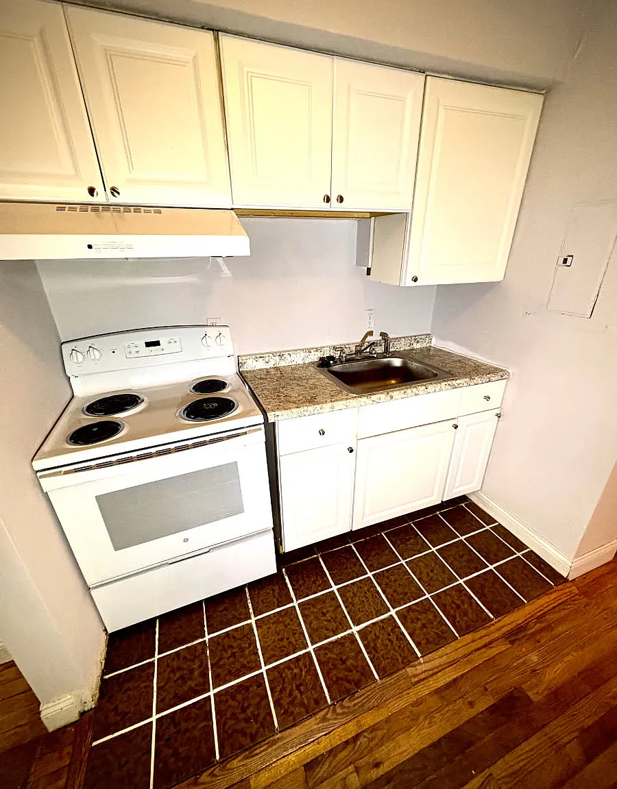 1 bed, 400 sqft, $700 — Photo 4