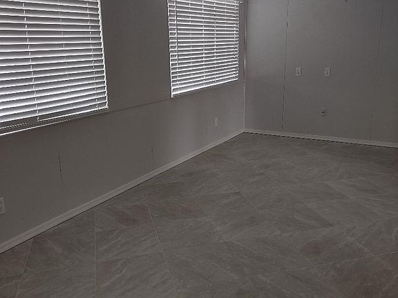 3rd image of 11819 N Hillcrest Dr