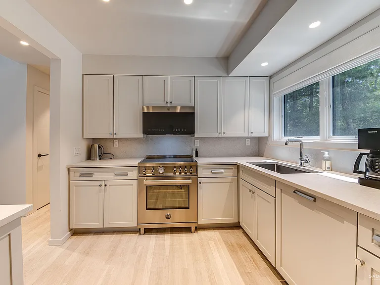 23 Wooded Oak Ln — Photo 10