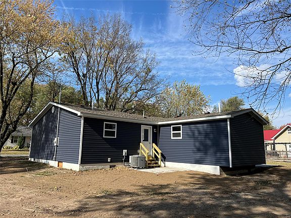 4th image of 814 Stella St