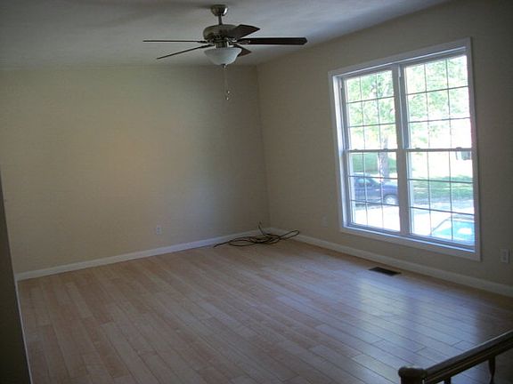 2nd image of 184 Holiday Pl