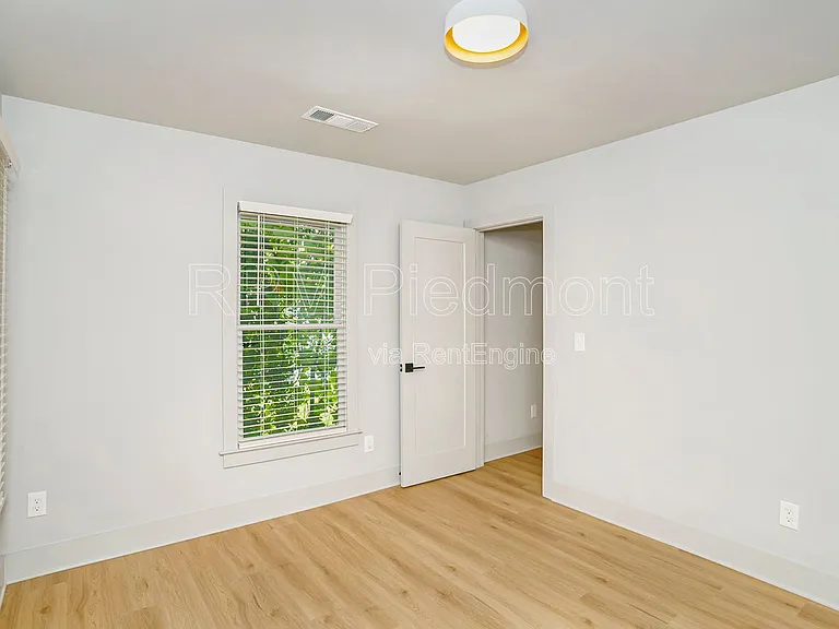 1081 Hill St SE #E — Photo 15