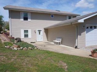 32570 Crest Wood Rd, Brighton, IL 62012