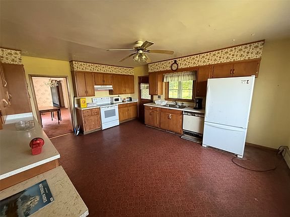 3rd image of 21641 Irish Rd