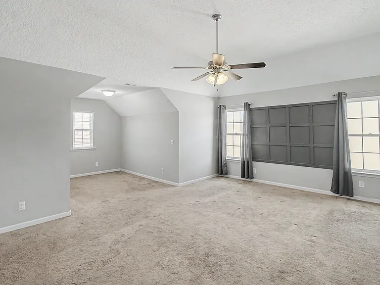 976 Oak Crest Dr — Photo 33