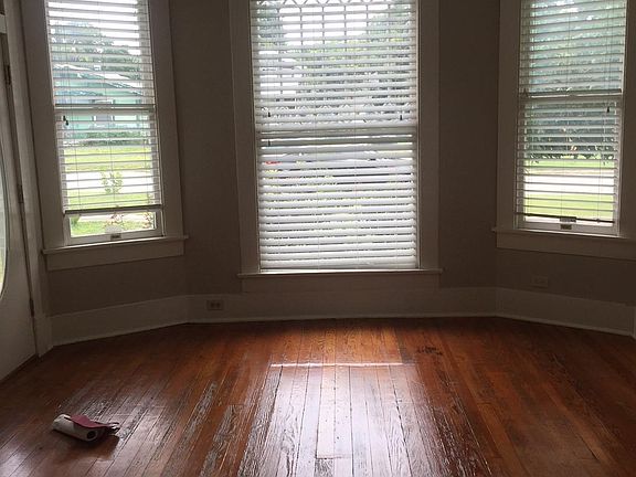 3rd image of 1127 W Agarita Ave