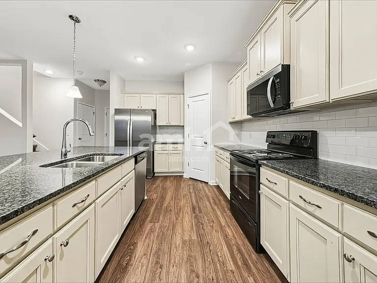319 Crabapple Cir — Photo 4
