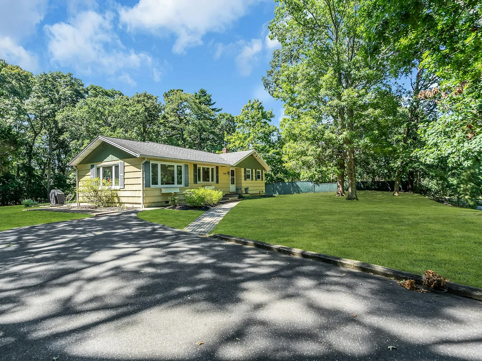 Prime Location with Outdoor Spacious Living — Photo 2