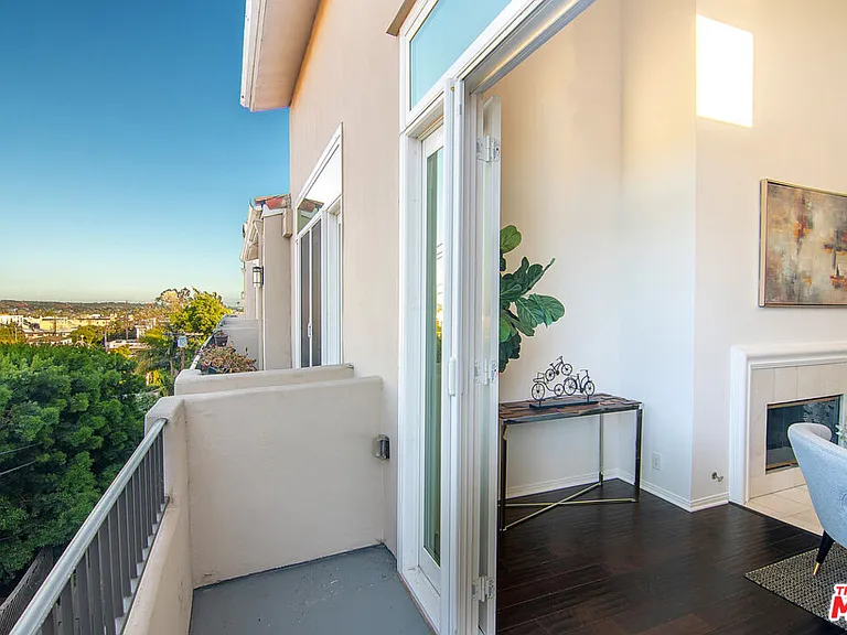 1650 Veteran Ave #306 — Photo 8