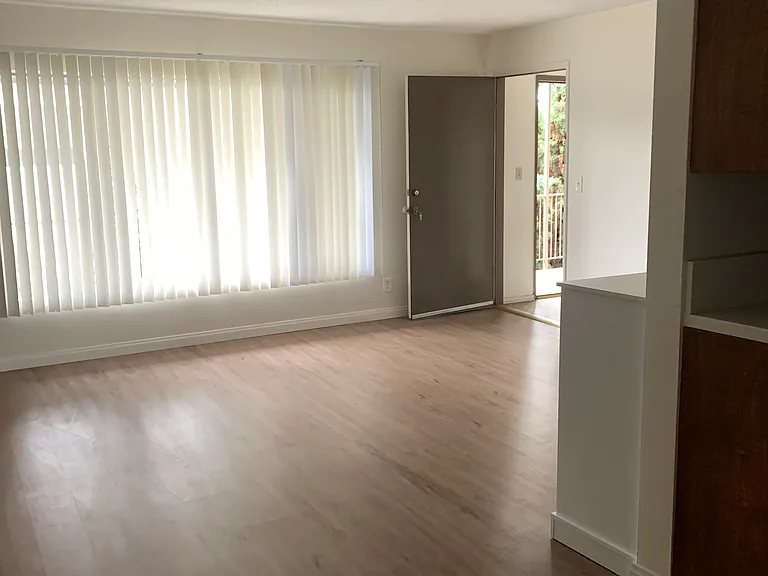 607 Marine St #7 — Photo 1