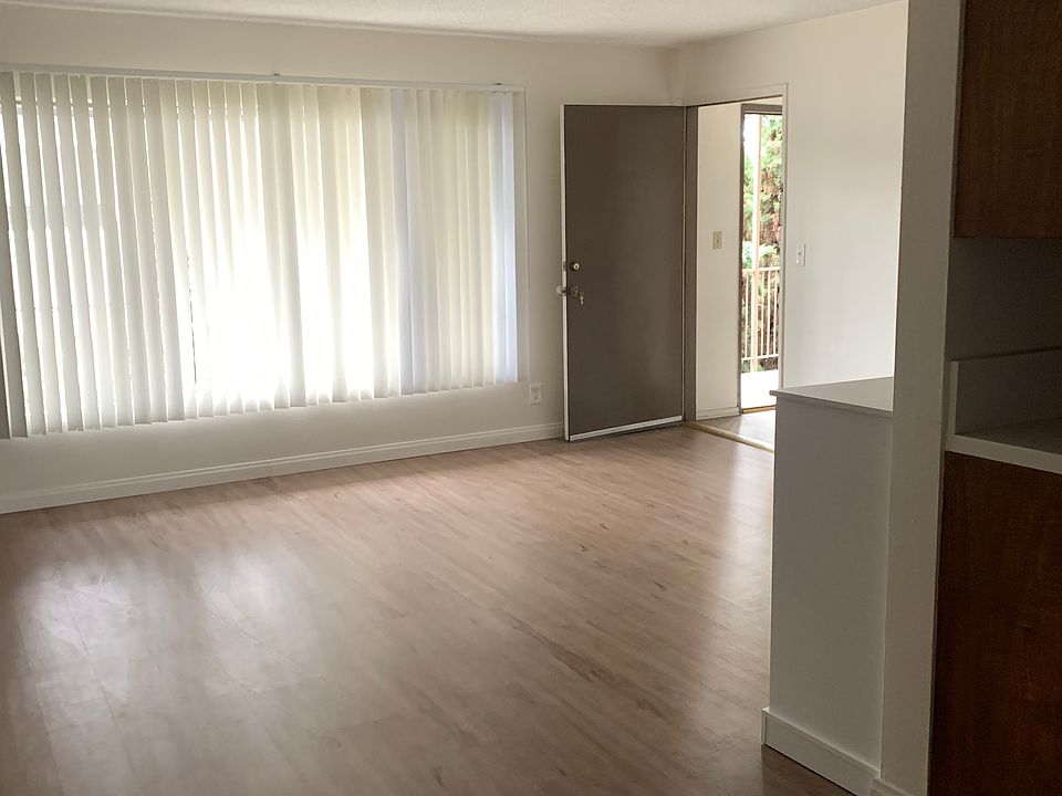 1st image of 607 Marine St APT 7