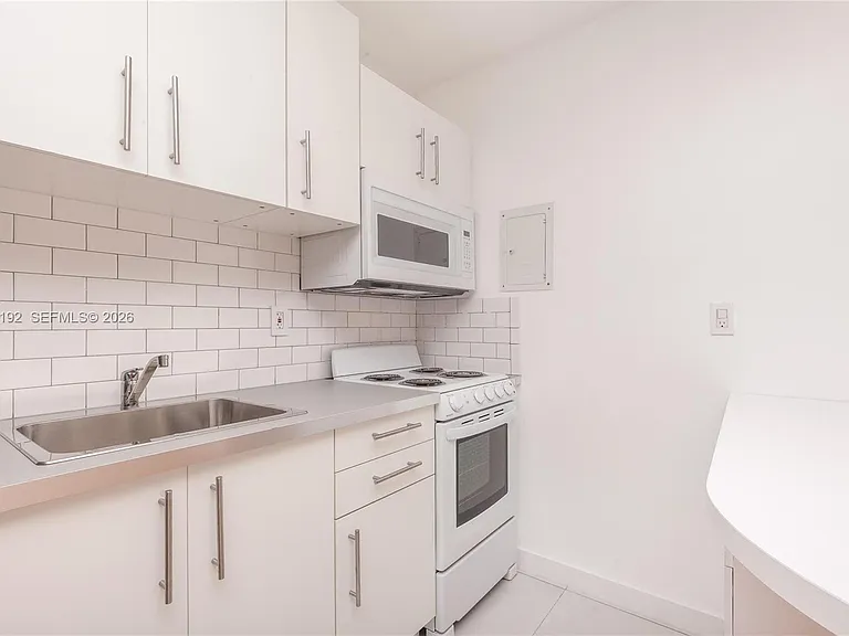 345 Michigan Ave #20 — Photo 2
