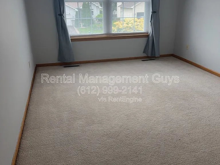 1013 Newport Ave — Photo 8