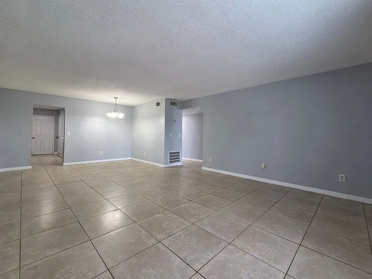 605 Northlake Blvd #63 — Photo 5