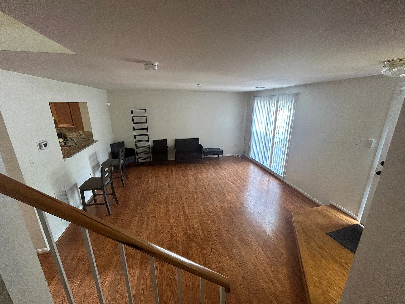 3 bed, 2.5 bath, 1914 sqft, $2,950 — Photo 2