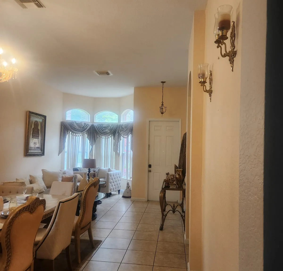 3 bed, 1936 sqft, $2,000 — Photo 3
