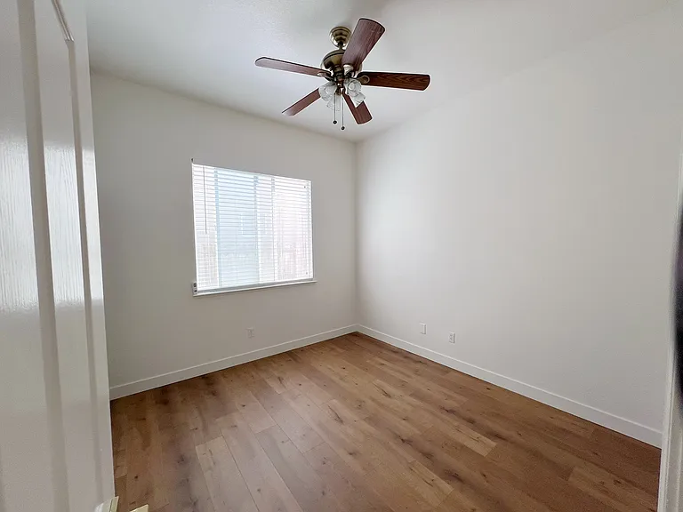 10233 Stathos Dr — Photo 20
