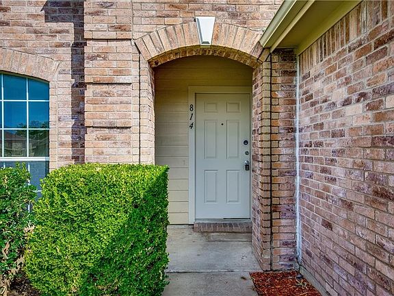 4th image of 814 Oak Hollow Ln