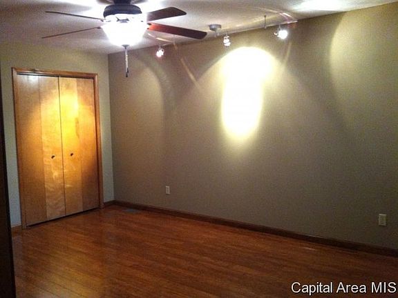 5th image of 4044 Oak Ln