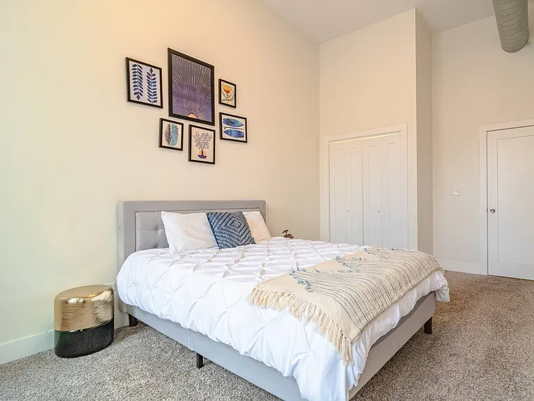 2112 S Michigan Ave #4 — Photo 6