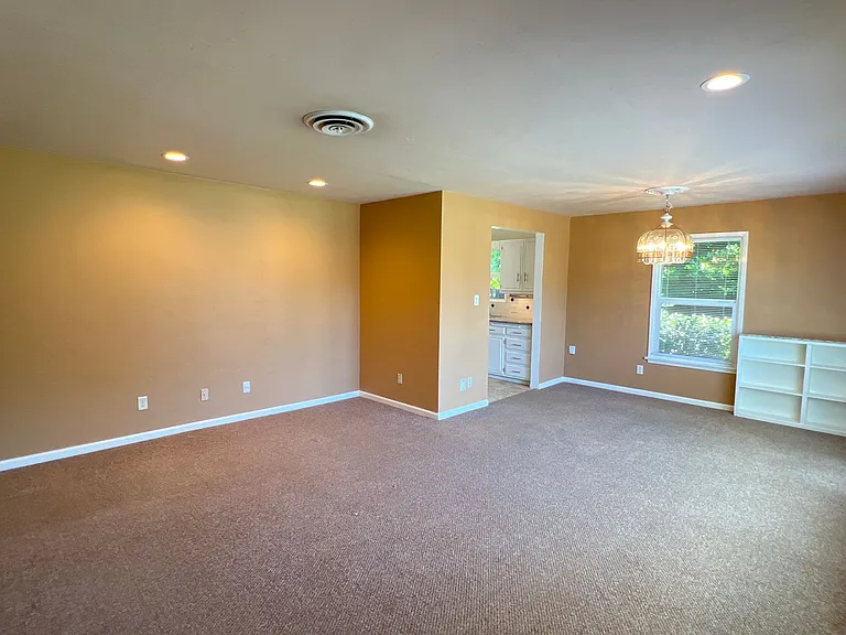 2629 Alder St — Photo 2
