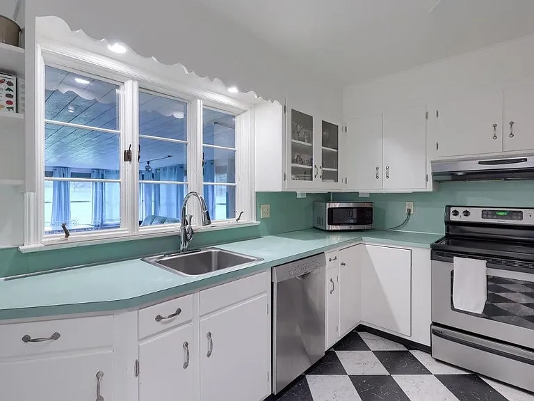 376 Arbor Rd — Photo 12