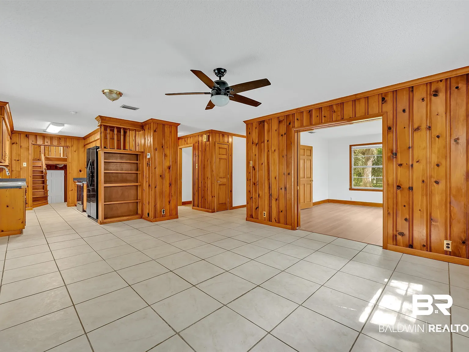 3 bed, 2.0 bath, 2061 sqft, $2,200 — Photo 3
