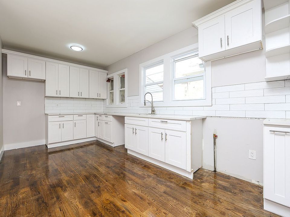 1st image of 11884 Riverton St
