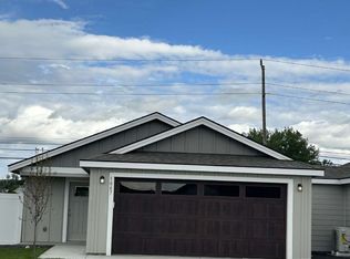 1082 NE 10th Pl, Hermiston, OR