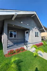 427 E 61st St, Los Angeles, CA, 90003