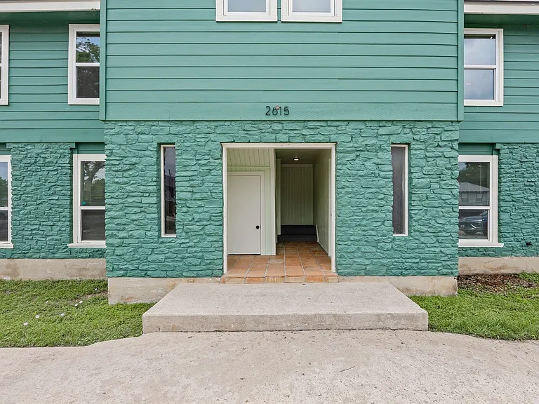 2615 Ektom Dr — Photo 4